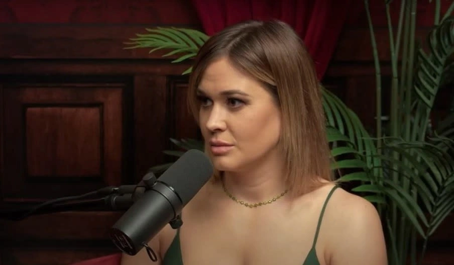Who is Lauren Compton